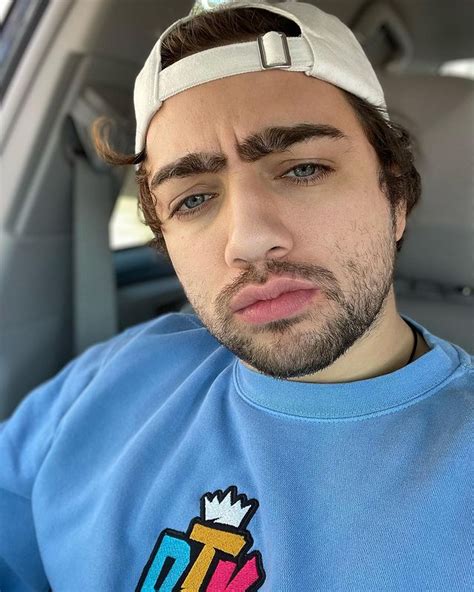 mizkif net worth|Mizkif Age, Net Worth, Girlfriend, Family, Sister, Height 2024 